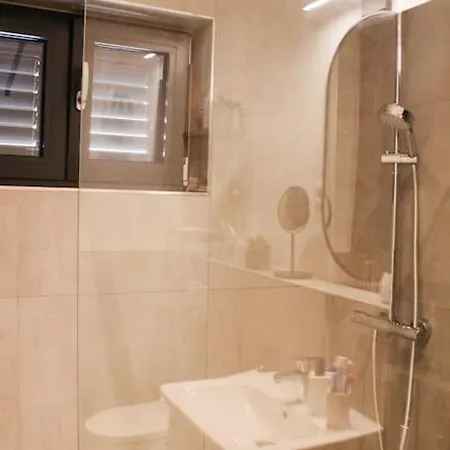 Fabulous With The Spacious Garden Apartamento Zadar