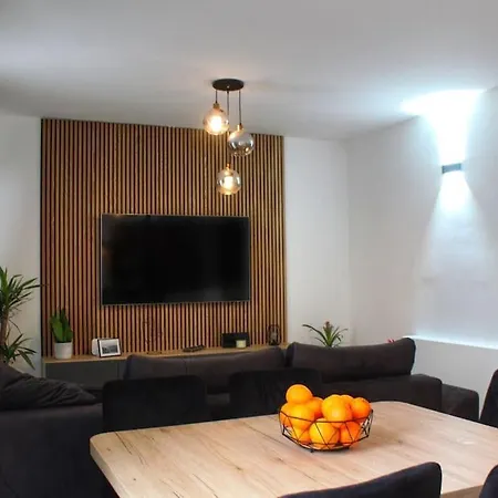 Fabulous With The Spacious Garden Apartamento *