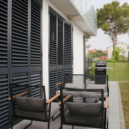 公寓 Fabulous With The Spacious Garden 扎达尔